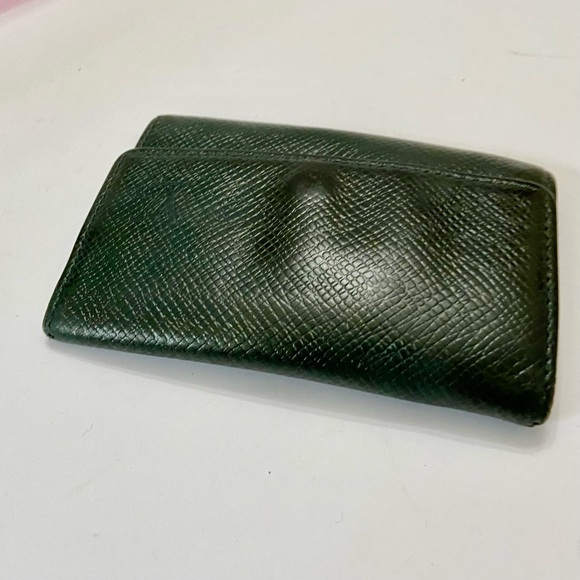 Louis Vuitton Green Taiga Leather 6-Hooks Key Case - Picture 4 of 12